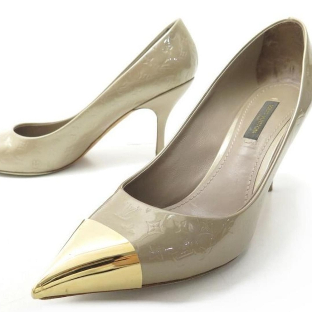 Louis Vuitton Elegant Beige Heels with Gold Tip